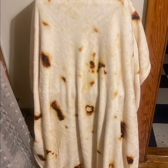 Cozy Tortilla Blanket - Picture 2 of 7